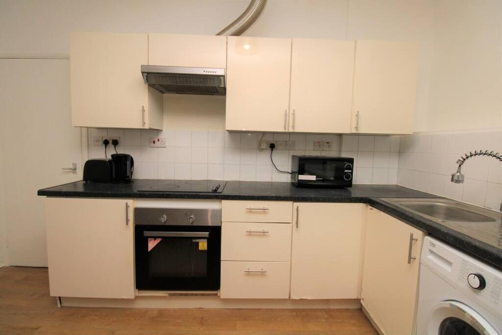 Ideal 2 Bed Flat Close To City Apartment Лондон Екстериор снимка