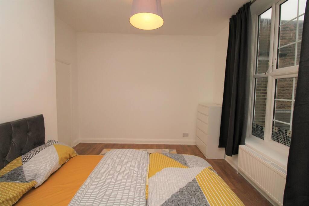 Ideal 2 Bed Flat Close To City Apartment Лондон Екстериор снимка
